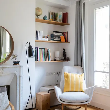 Veeve - Colourful Chords Apartment