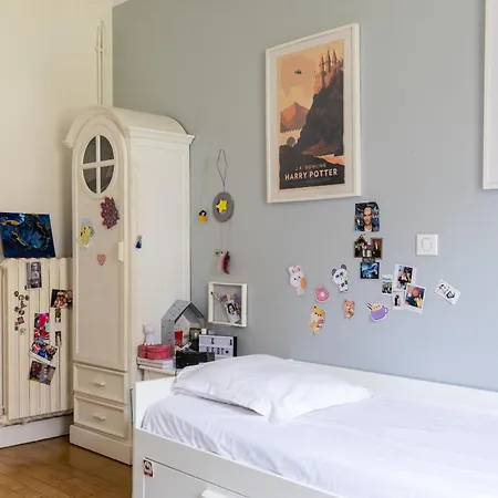 Apartment Veeve - Colourful Chords Paris