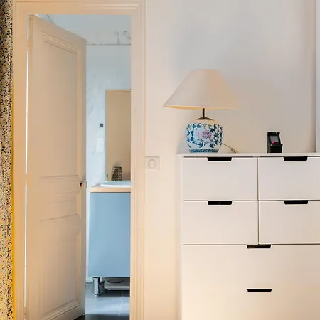 Apartment Veeve - Colourful Chords