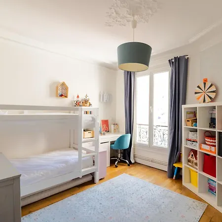 Apartment Veeve - Colourful Chords *