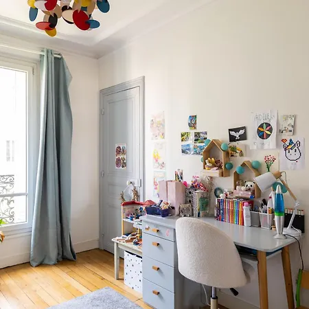 Veeve - Colourful Chords Apartment