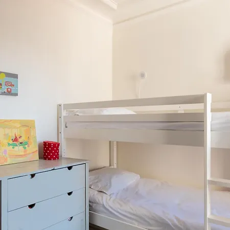 Veeve - Colourful Chords Apartment Paris