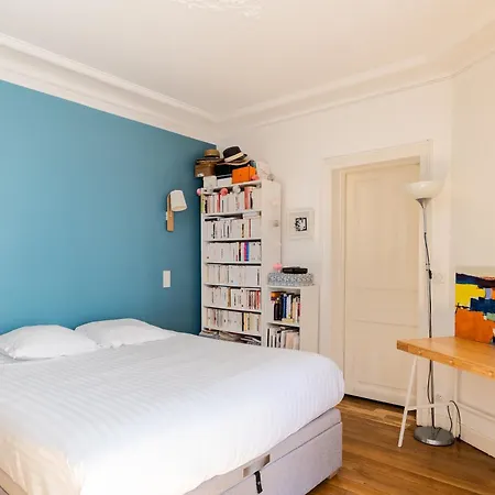 Apartment Veeve - Colourful Chords