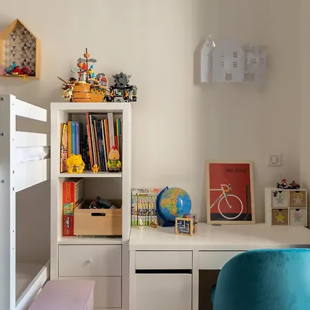 Apartment Veeve - Colourful Chords *