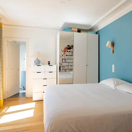 Veeve - Colourful Chords Apartment